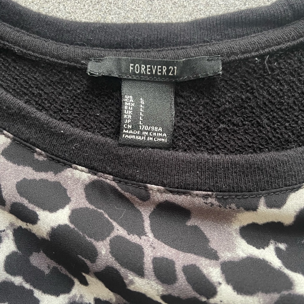 Forever 21 Black Leopard Print Sweatshirt Size Large - Picture 4 of 7